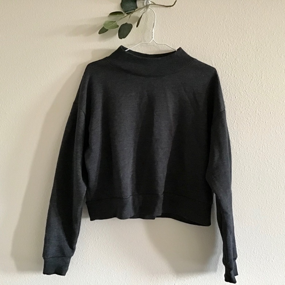 Mock neck crop sweatshirt